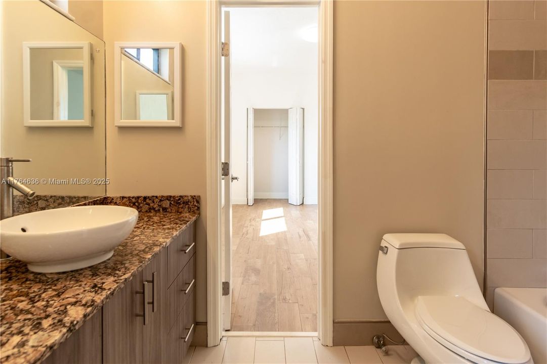 Recently Sold: $980,000 (4 beds, 3 baths, 2085 Square Feet)