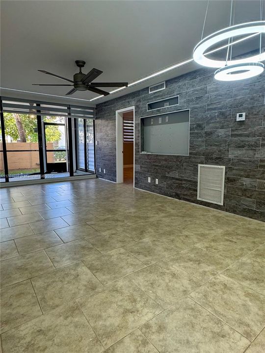 Active With Contract: $240,000 (2 beds, 2 baths, 1068 Square Feet)