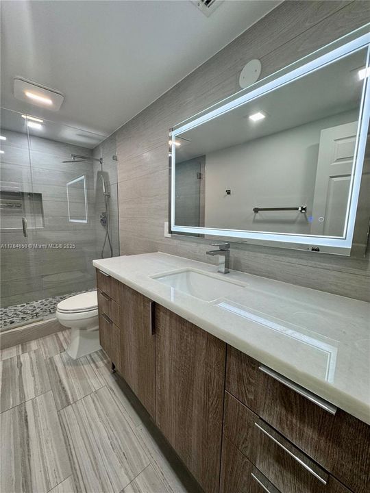 Active With Contract: $240,000 (2 beds, 2 baths, 1068 Square Feet)