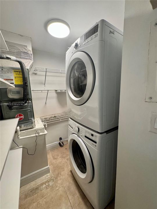 Active With Contract: $240,000 (2 beds, 2 baths, 1068 Square Feet)