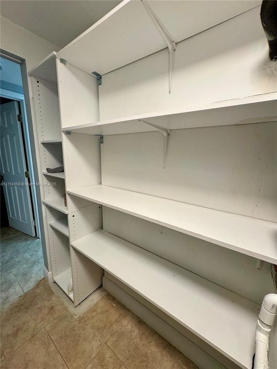 Active With Contract: $240,000 (2 beds, 2 baths, 1068 Square Feet)