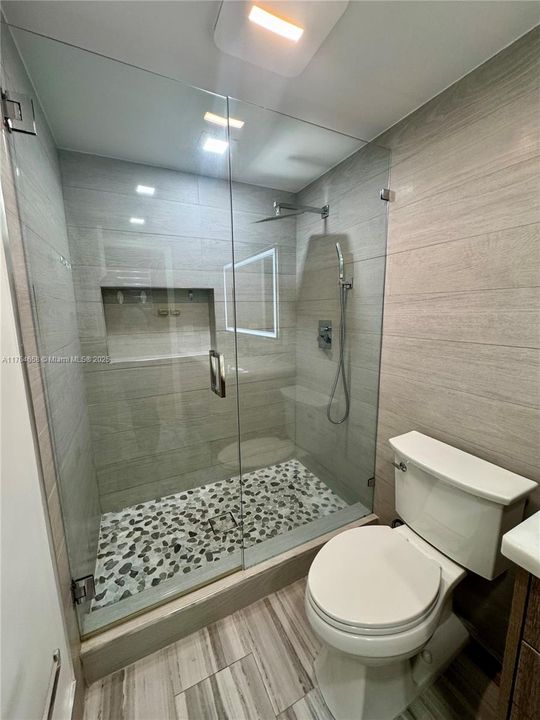 Active With Contract: $240,000 (2 beds, 2 baths, 1068 Square Feet)