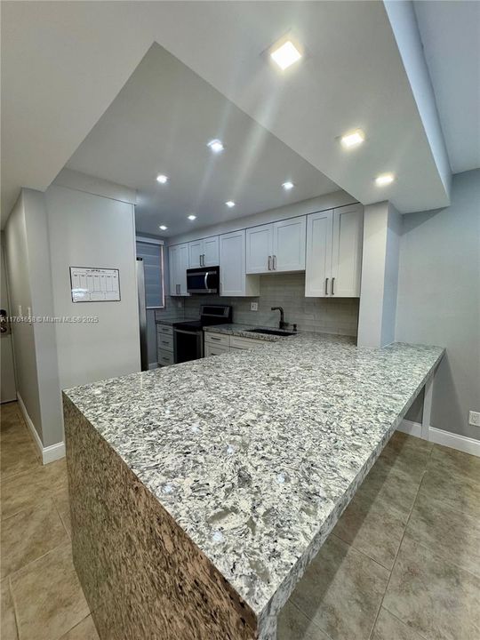 Active With Contract: $240,000 (2 beds, 2 baths, 1068 Square Feet)