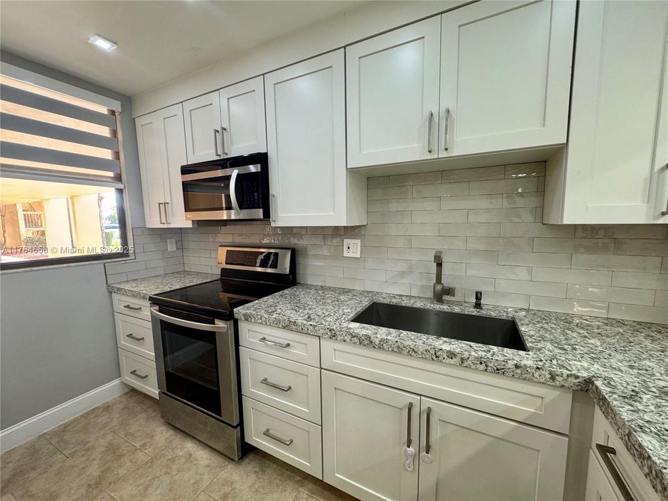 Active With Contract: $240,000 (2 beds, 2 baths, 1068 Square Feet)