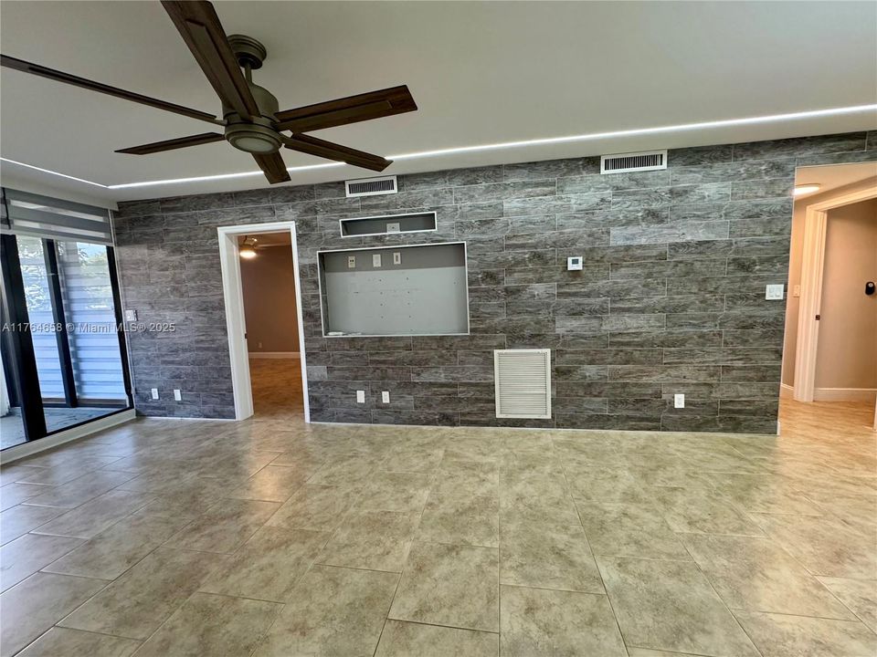 Active With Contract: $240,000 (2 beds, 2 baths, 1068 Square Feet)