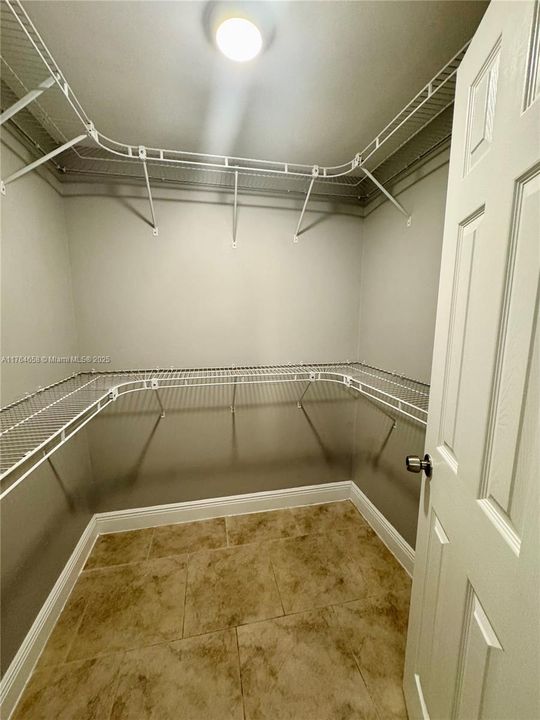 Active With Contract: $240,000 (2 beds, 2 baths, 1068 Square Feet)