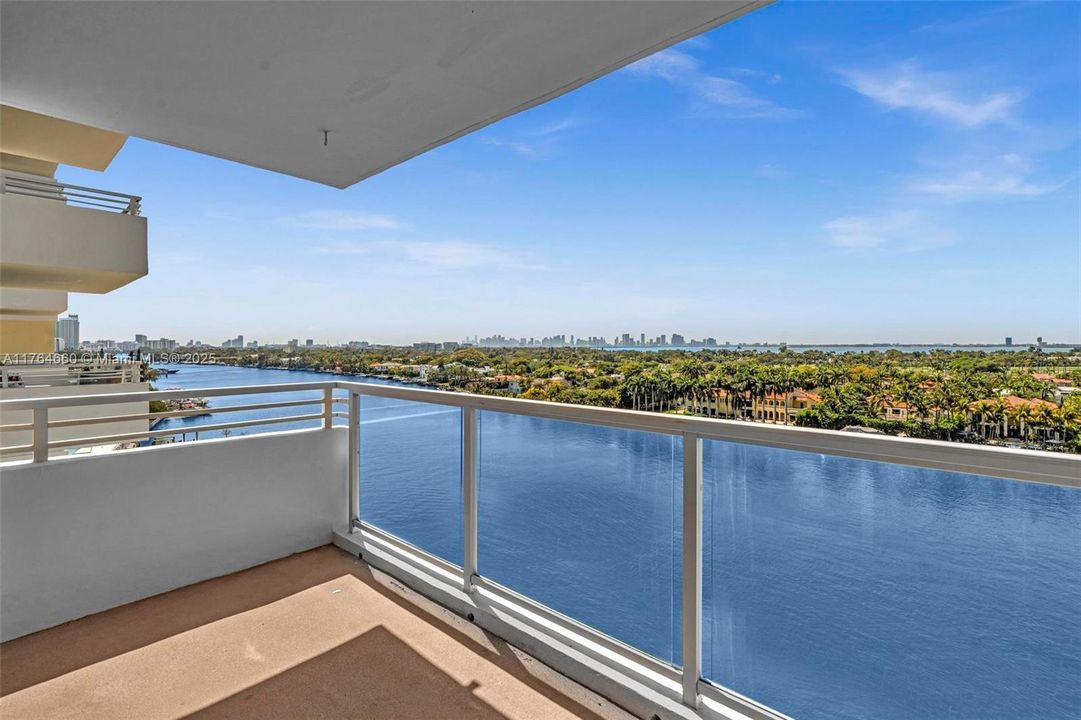 Recently Sold: $595,000 (2 beds, 2 baths, 1190 Square Feet)