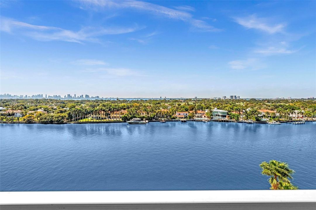 Recently Sold: $595,000 (2 beds, 2 baths, 1190 Square Feet)