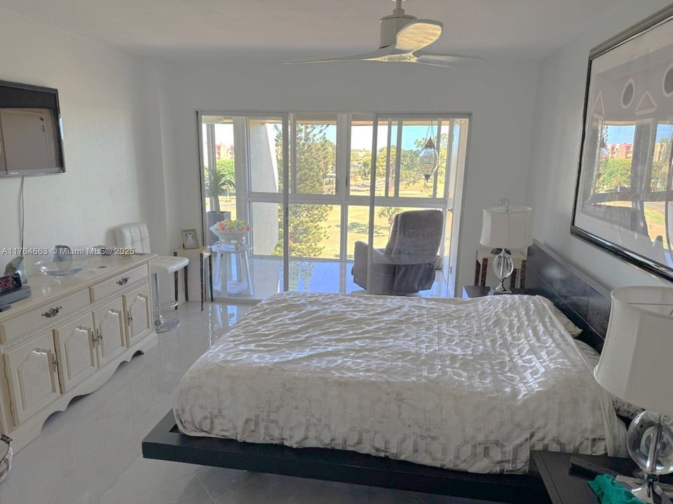 На продажу: $219,000 (2 спален, 2 ванн, 1114 Квадратных фут)