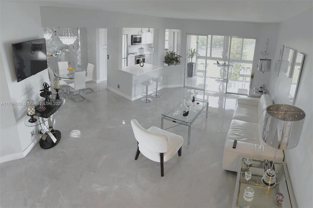 На продажу: $219,000 (2 спален, 2 ванн, 1114 Квадратных фут)