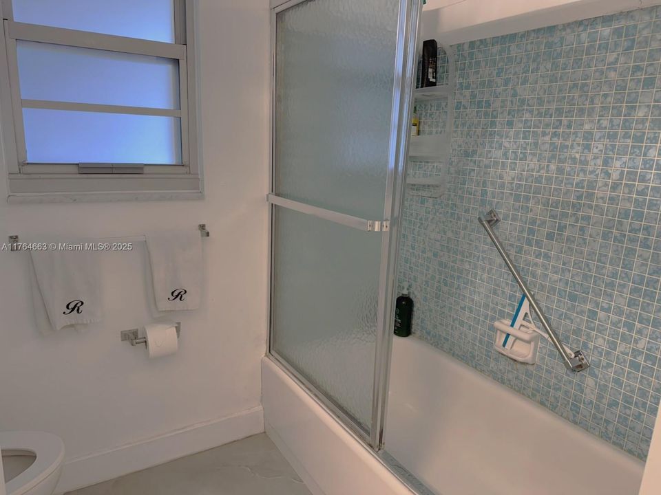 На продажу: $219,000 (2 спален, 2 ванн, 1114 Квадратных фут)