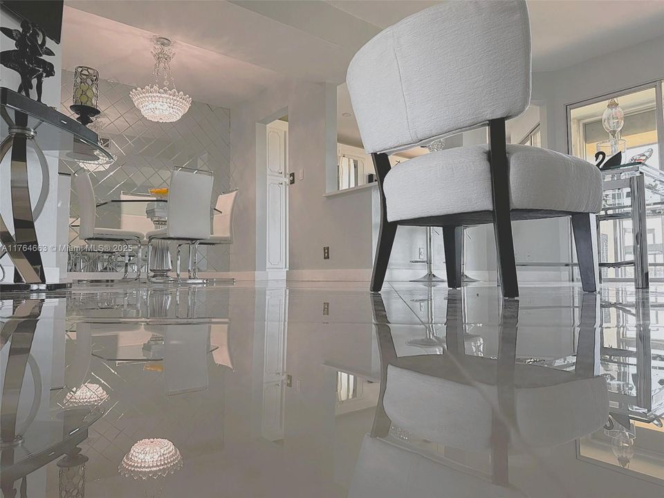 На продажу: $219,000 (2 спален, 2 ванн, 1114 Квадратных фут)