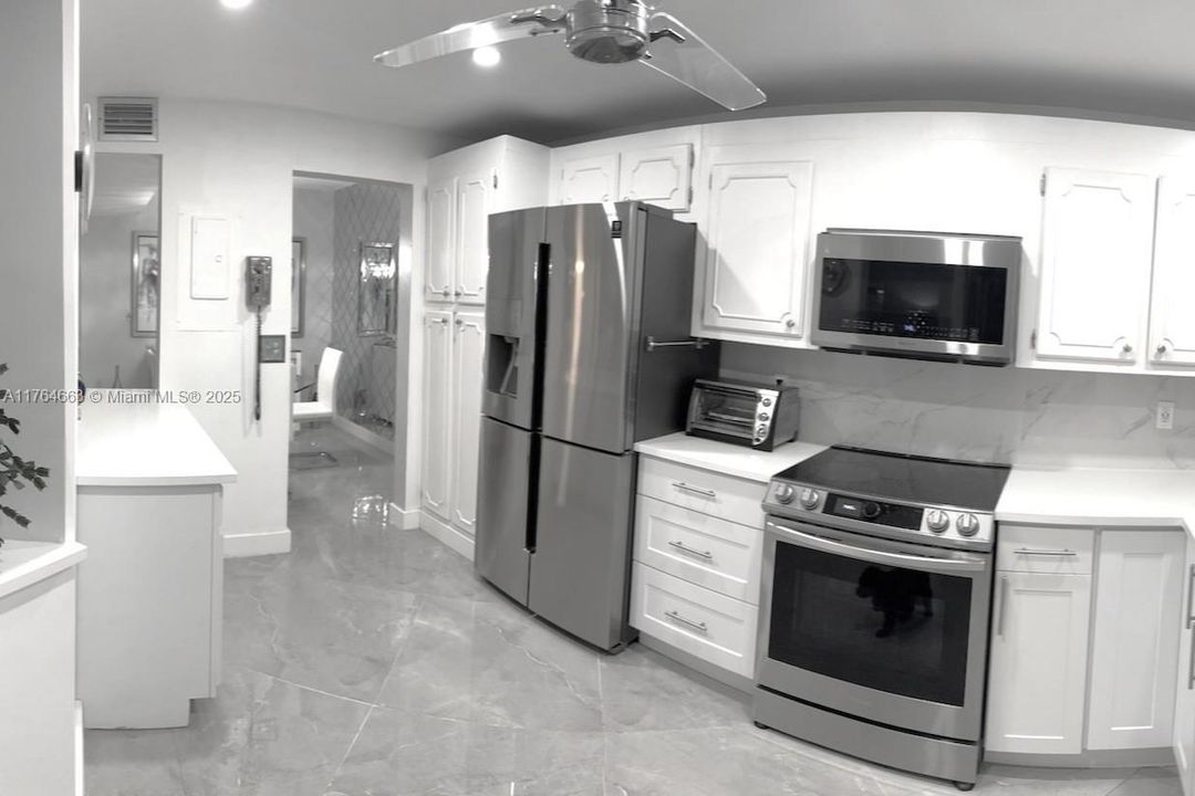 На продажу: $219,000 (2 спален, 2 ванн, 1114 Квадратных фут)