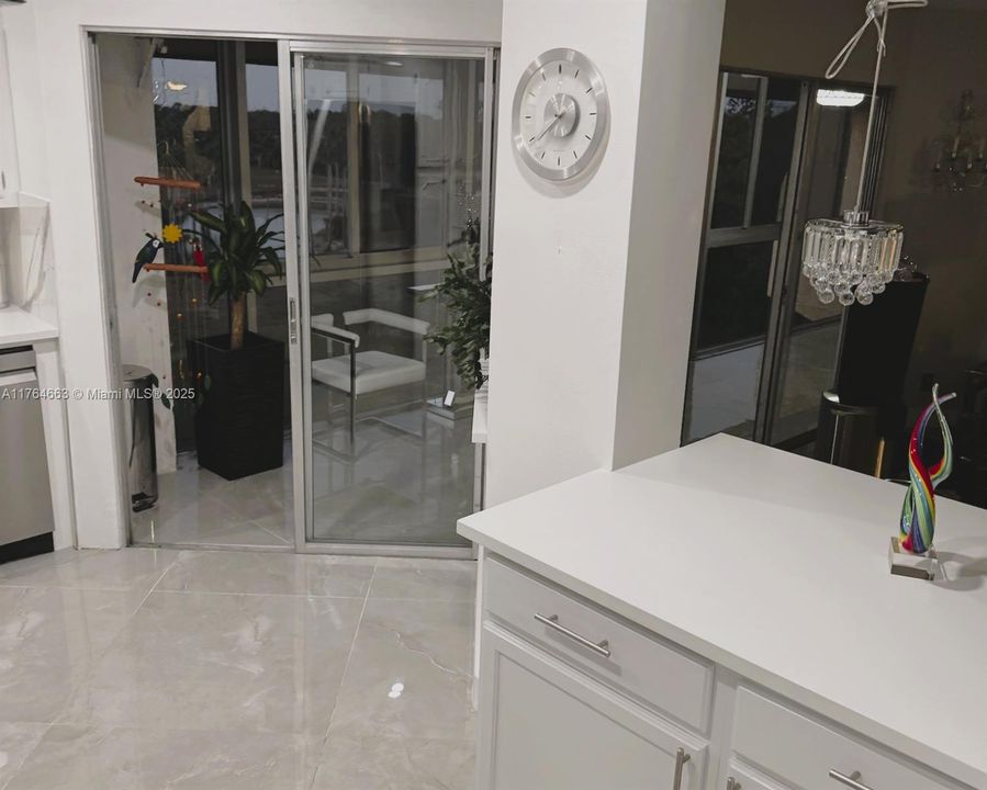 На продажу: $219,000 (2 спален, 2 ванн, 1114 Квадратных фут)