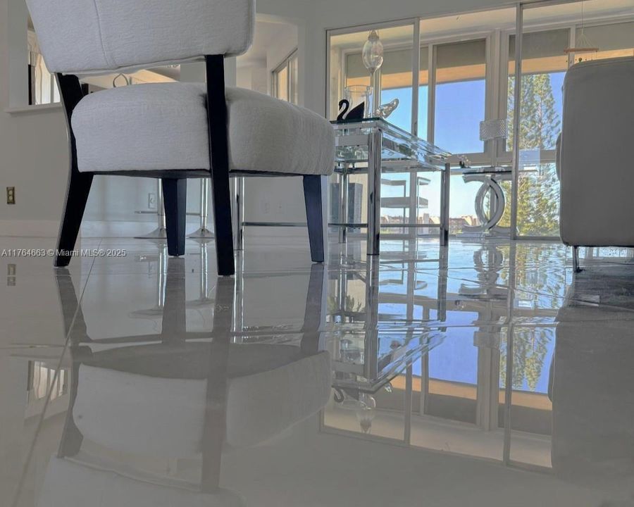 На продажу: $219,000 (2 спален, 2 ванн, 1114 Квадратных фут)