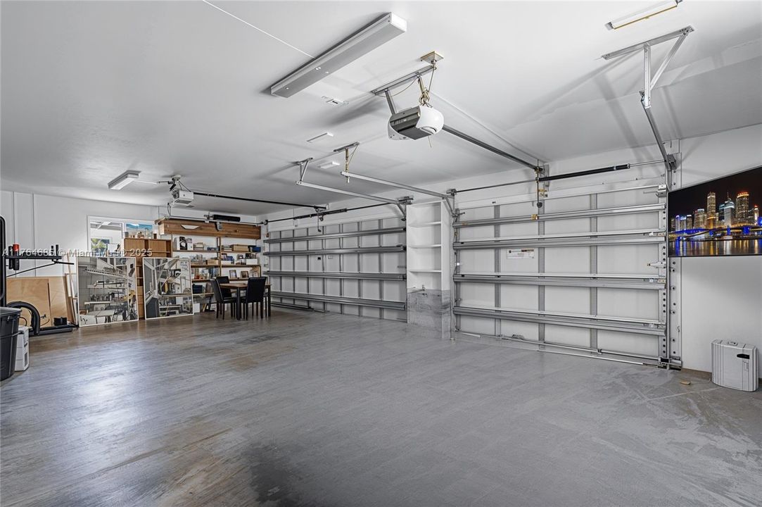 Recently Rented: $8,000 (3 beds, 2 baths, 2351 Square Feet)