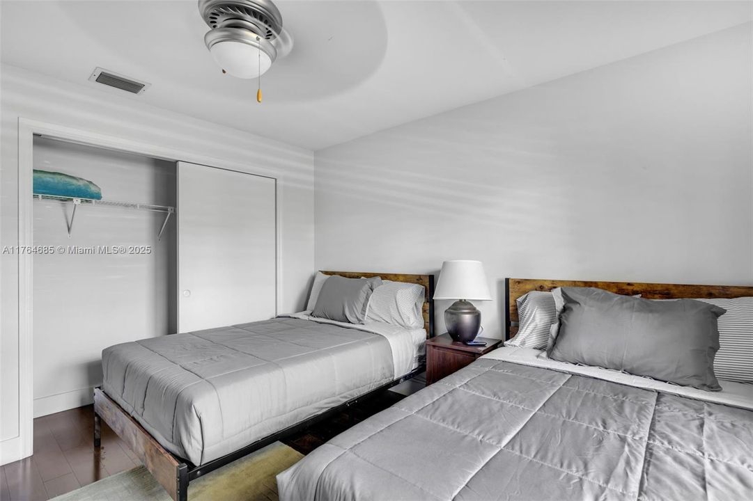 Recently Rented: $8,000 (3 beds, 2 baths, 2351 Square Feet)