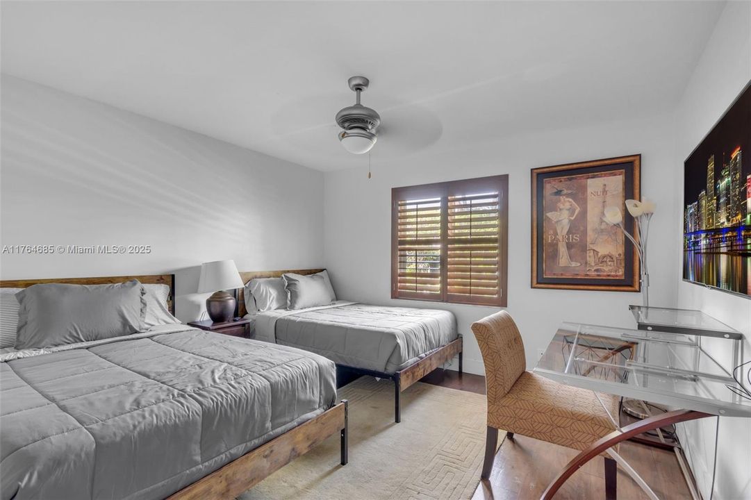 Recently Rented: $8,000 (3 beds, 2 baths, 2351 Square Feet)