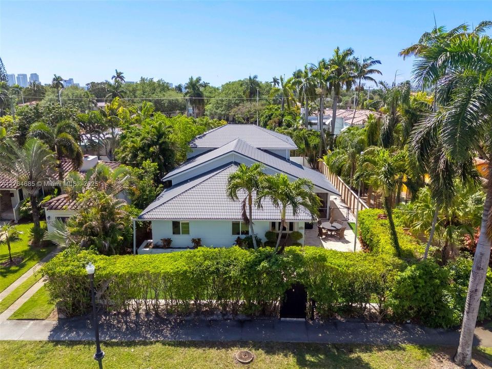 Recently Rented: $8,000 (3 beds, 2 baths, 2351 Square Feet)