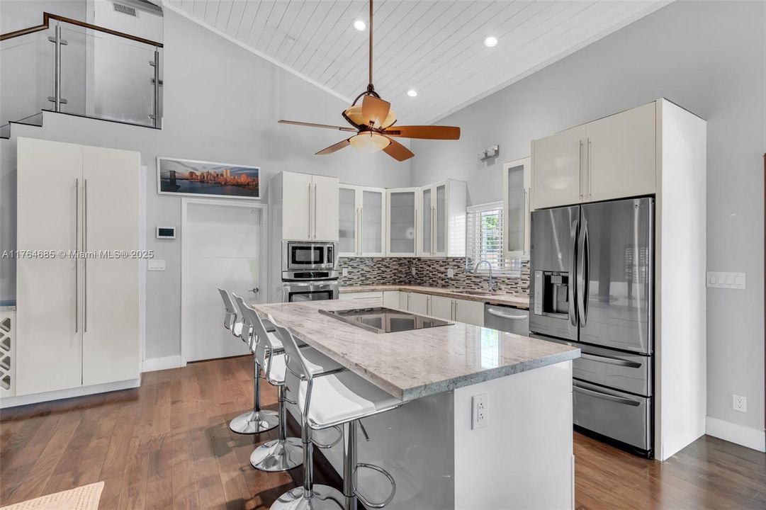 Recently Rented: $8,000 (3 beds, 2 baths, 2351 Square Feet)