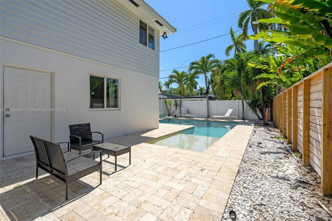 Recently Rented: $8,000 (3 beds, 2 baths, 2351 Square Feet)