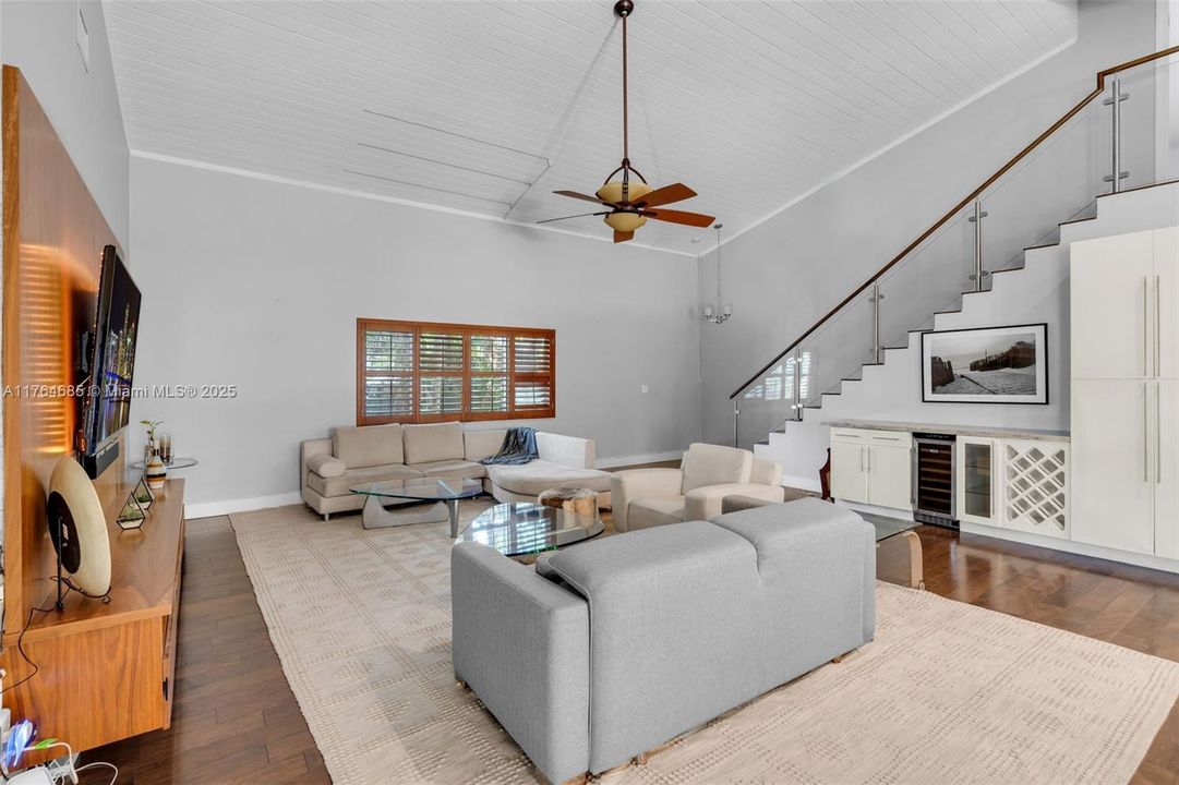 Recently Rented: $8,000 (3 beds, 2 baths, 2351 Square Feet)