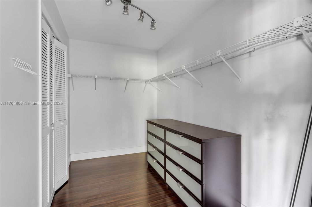 Recently Rented: $8,000 (3 beds, 2 baths, 2351 Square Feet)