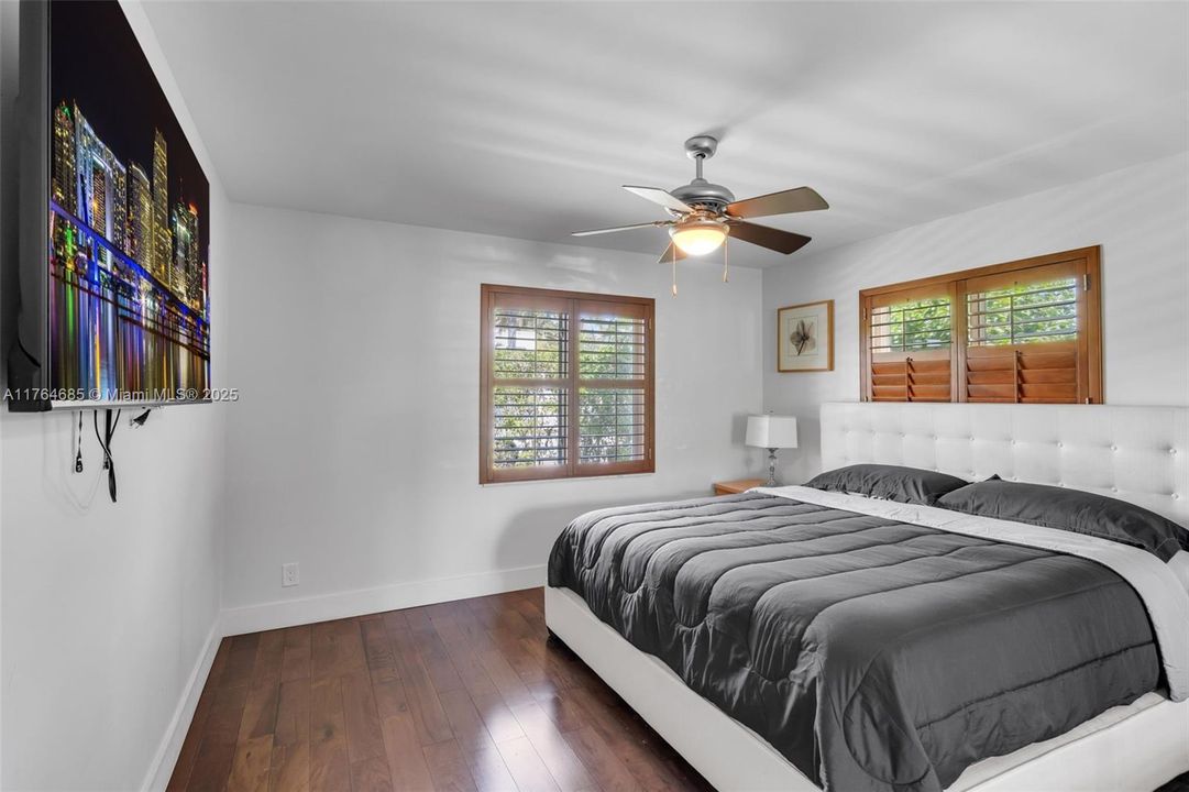 Recently Rented: $8,000 (3 beds, 2 baths, 2351 Square Feet)