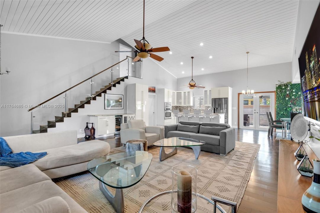 Recently Rented: $8,000 (3 beds, 2 baths, 2351 Square Feet)