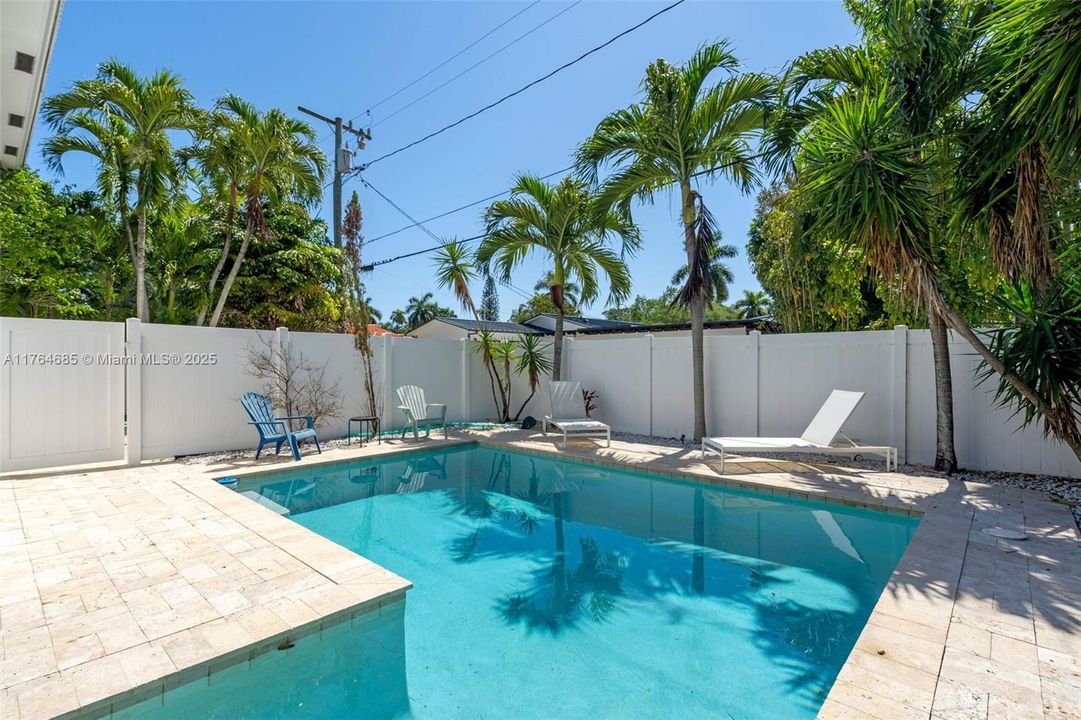 Recently Rented: $8,000 (3 beds, 2 baths, 2351 Square Feet)