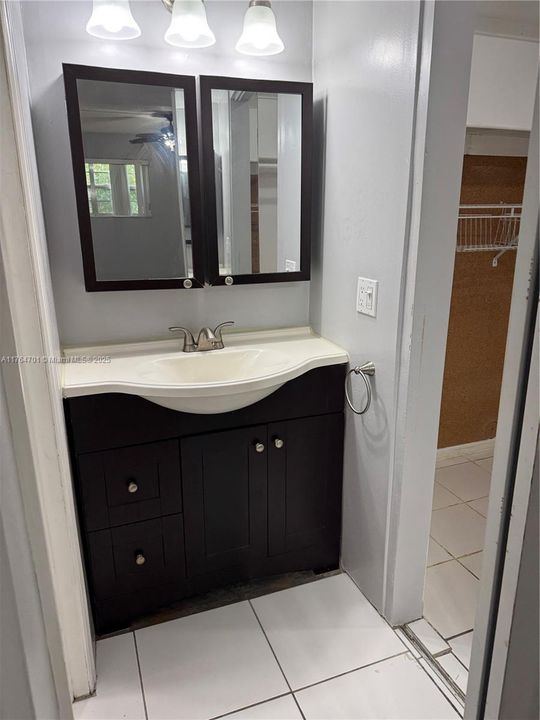 Recently Sold: $174,900 (1 beds, 1 baths, 700 Square Feet)