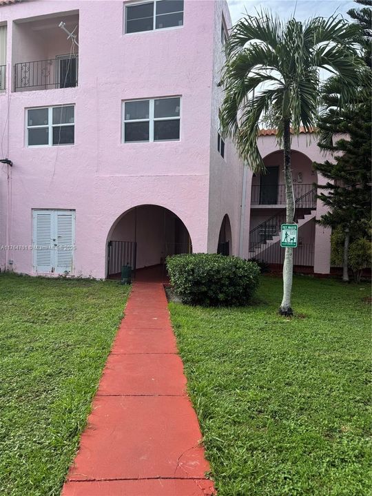 Recently Sold: $174,900 (1 beds, 1 baths, 700 Square Feet)