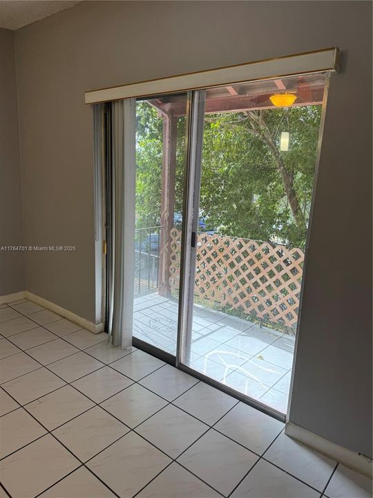 Recently Sold: $174,900 (1 beds, 1 baths, 700 Square Feet)