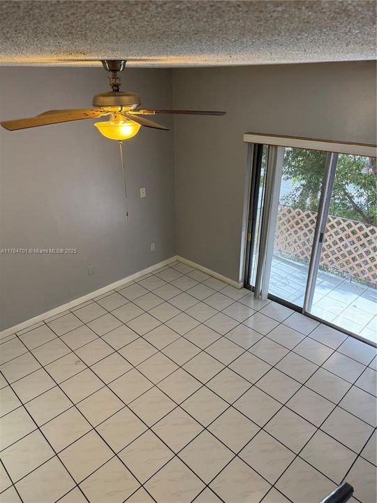 Recently Sold: $174,900 (1 beds, 1 baths, 700 Square Feet)