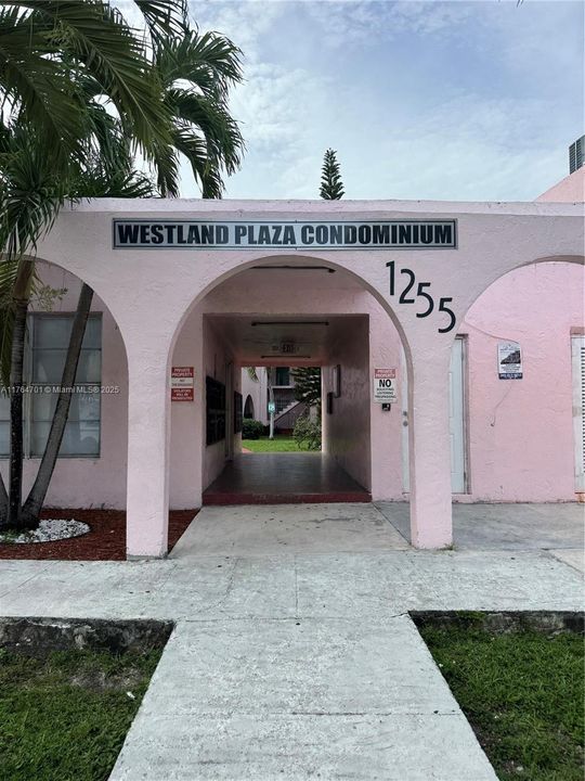 Recently Sold: $174,900 (1 beds, 1 baths, 700 Square Feet)