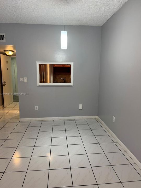 Recently Sold: $174,900 (1 beds, 1 baths, 700 Square Feet)