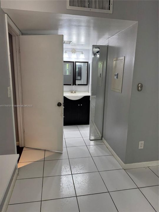 Recently Sold: $174,900 (1 beds, 1 baths, 700 Square Feet)