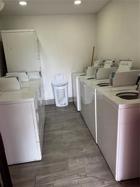 Recently Sold: $174,900 (1 beds, 1 baths, 700 Square Feet)