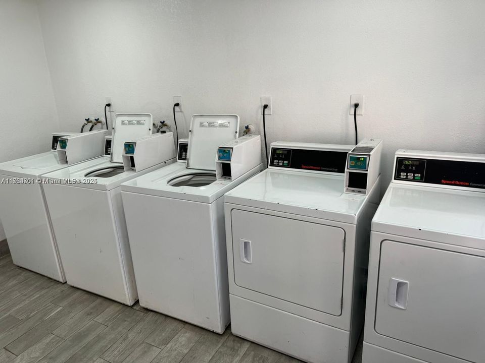 Recently Sold: $174,900 (1 beds, 1 baths, 700 Square Feet)