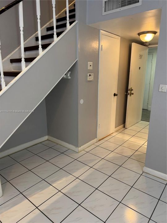 Recently Sold: $174,900 (1 beds, 1 baths, 700 Square Feet)