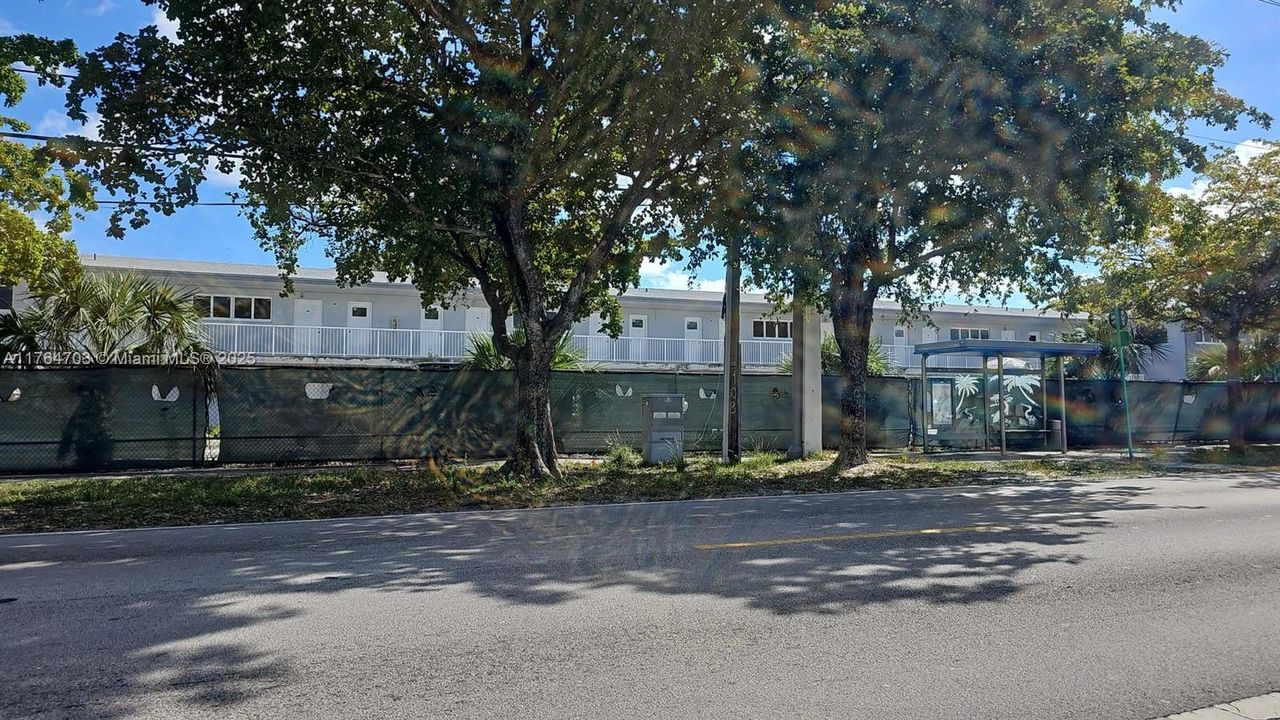 For Sale: $150,000 (1 beds, 1 baths, 660 Square Feet)