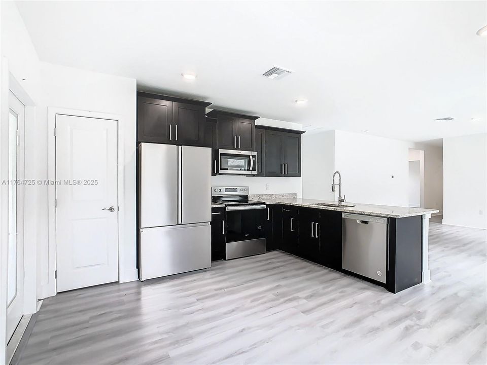 Recently Sold: $312,900 (3 beds, 2 baths, 1418 Square Feet)