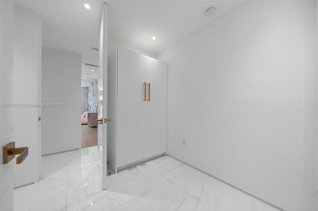 Active With Contract: $6,200,000 (4 beds, 4 baths, 3820 Square Feet)