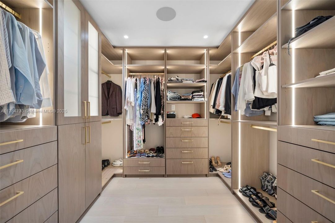 Active With Contract: $6,200,000 (4 beds, 4 baths, 3820 Square Feet)