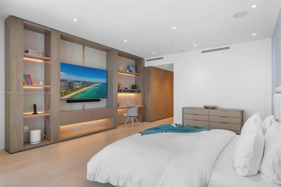 Active With Contract: $6,200,000 (4 beds, 4 baths, 3820 Square Feet)