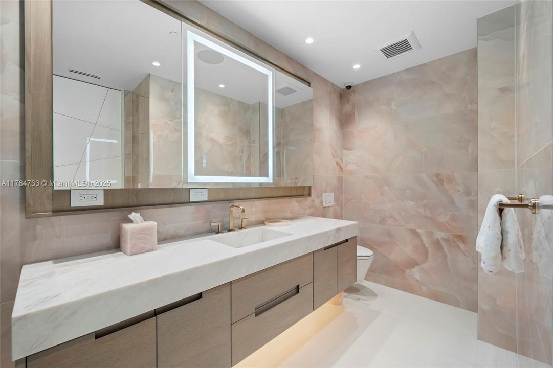 Active With Contract: $6,200,000 (4 beds, 4 baths, 3820 Square Feet)