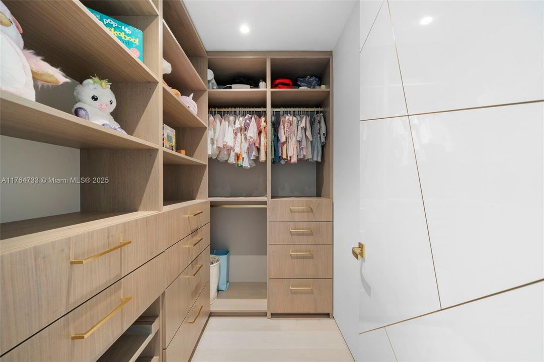 Active With Contract: $6,200,000 (4 beds, 4 baths, 3820 Square Feet)