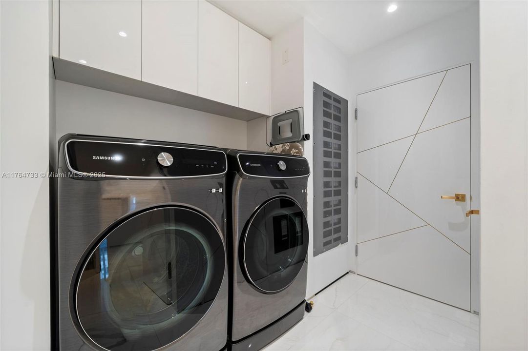 Active With Contract: $6,200,000 (4 beds, 4 baths, 3820 Square Feet)