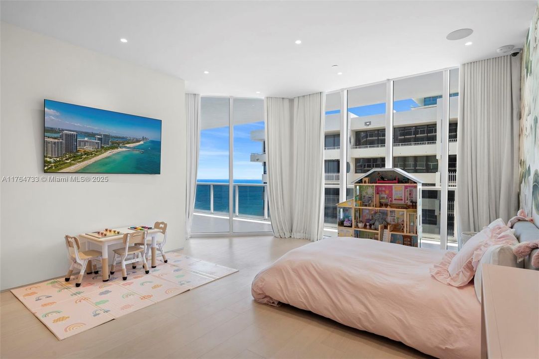 Active With Contract: $6,200,000 (4 beds, 4 baths, 3820 Square Feet)