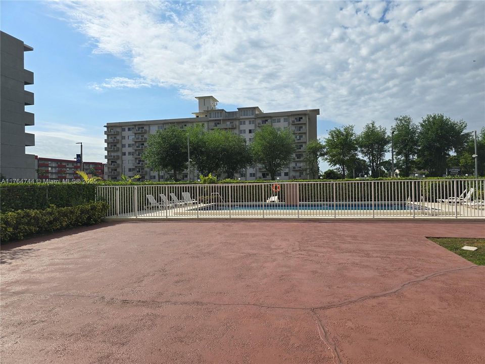 Recently Sold: $240,000 (2 beds, 2 baths, 1006 Square Feet)